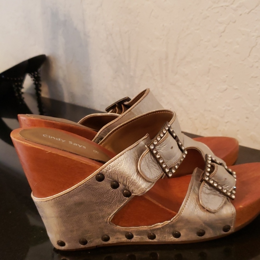 Shoes - Picture 3 of 4